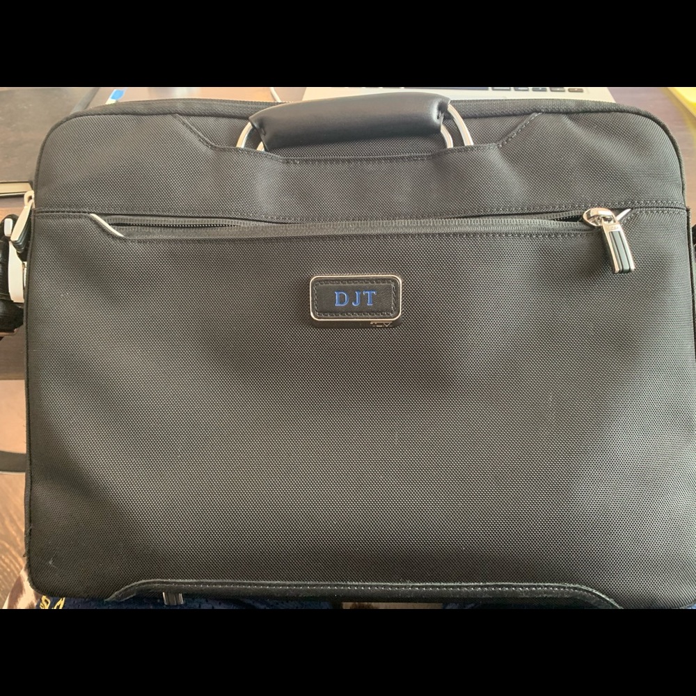 Tumi Arrive Hamilton Slim briefcase